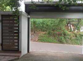 New Moon, hotel in Maharagama