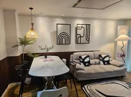 Yongsan Hyochang Park 3 minutes, Breakfast provided for more than 5 nights, luggage storage service