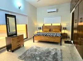 Amber Wood By Luxurious Landing