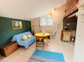 Provençal Getaway Pool Studio Hiking