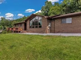 Charming Mountain Home with Panoramic Views near Black Mountain, Marion, NC