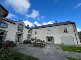 Strandhill stables with wood-fired sauna, hotel a Strandhill
