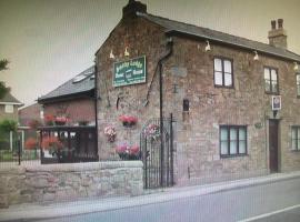 Smithy lodge guest house, hotel in Leyland