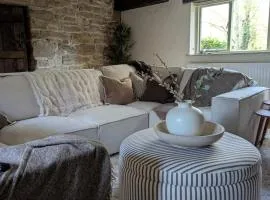 Charming 13th-C Oast House Idyllic Country Escape