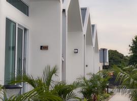 ซิลเวอร์ทรี รีสอร์ท SilverTree Resort, hotel 