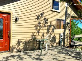 Family-Friendly Cottage Rental along the Mississippi River near Big Lake, Iowa, hotel a Lansing