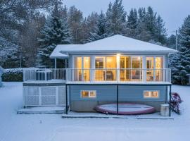 Spa & Lake Access - Le Chic Shack des 3 lacs، فندق في Trois-Lacs