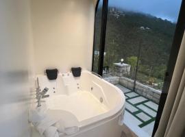 Sunheaven resort, hotel in Al Qarşā