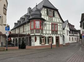 G&auml;stehaus Gr&uuml;ner Baum, majatalo kohteessa Oestrich-Winkel