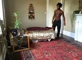 Cozy Room with large balcony Kibuli