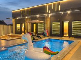 LYL 108 Private Pool Villa, hotel em Ipoh