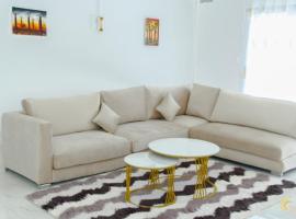 Maison moderne et spacieuse 9 min Ivato aeroport, hotel i Andranomalaza
