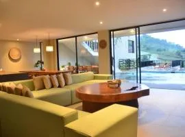 Emerald Hill Mountain 8 BR and 4 BR Honeymoon Suite Private Plunge Pool Karaoke Heated Pool