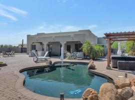 NEW! Alanamari Desert Estate, Pool, Spa, Casita-2 homes in one! home – hotel w mieście Phoenix