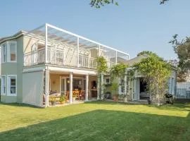 Sunny Thesen Islands Cottage