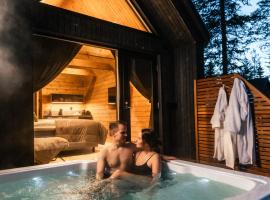 Silencius Cabin With Private Jacuzzi, hotel in Rovaniemi