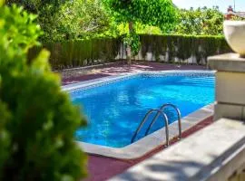 Chalet Individual Con Piscina, de 3 habitaciones en Coma-ruga