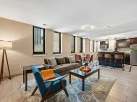 NEW 3BR Modern Downtown Apartment