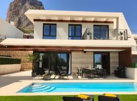 New villa with private pool in Polop Bay View