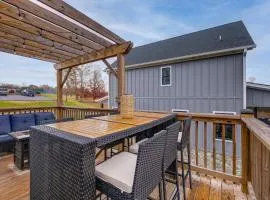 Getaway with Resort Perks at Smith Mountain Lake!