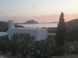 Villa Handras, 2 apartments, by Amorgos Holiday Homes, hotel ad Aegiali