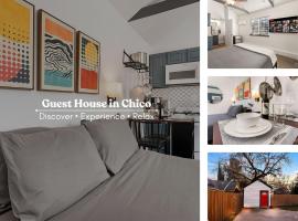 The Red Door Guesthouse - Cozy, Central and Quiet, hotel di Chico