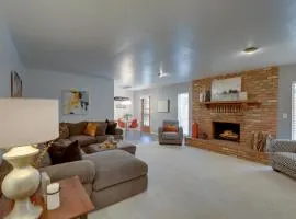 Country Club Home 18 Mi to Arizona Snowbowl!