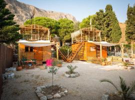 Endeavour Beach luxury Holiday Cabin – hotel w mieście Kalimnos