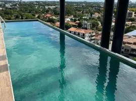 Apto zona shopping del sol ,monoambiente completo muy grande y luminoso,con garage