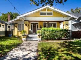 Sunny Springfield Yellow House Family rental