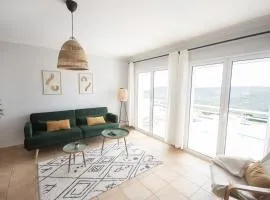 Arrifana Hideaway - Beautiful Seaview Apartment