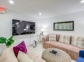 1 Mi to the Metro! Centrally Located Apt Near DC