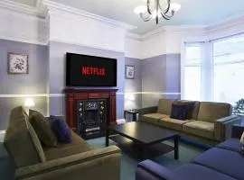 Hayy Contractor House 5 Bedroom Huddersfield Sleeps 18