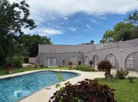 Peaceful 4-Bedroom Retreat with Lush Gardens Pool – Highlands - 2346