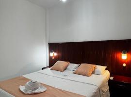 Hostal Brisas Del Mar, hotel con estacionamiento en Puerto Villamil