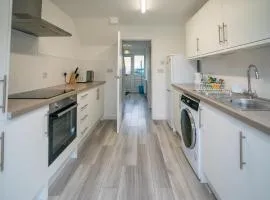 Modern 3 Bedroom Home Ideal for Families and Business Stays