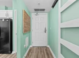 5 Star Resort 6th fl 2BR 2 BATH King Suite Shuttle Pools Family