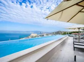 6th-Floor Amapas Retreat – Pool & Sunset Views