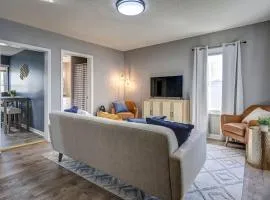 Charming 2 Bedroom Home by Founder's Park