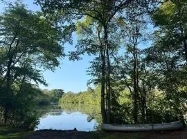 Lakefront GetawaY & Romantic NightS + BeacheS NeaR