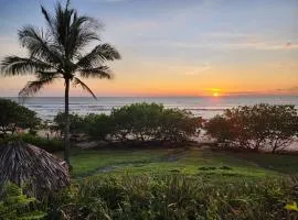 Exclusive Beachfront Villa Private Pool, Koi, BBQ