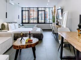 Timeless luxury suites & SPA, hotel na may mga hot tub sa Thessalon&iacute;ki