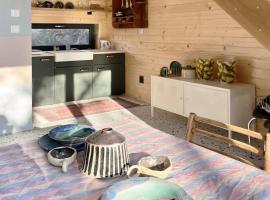 Nastawka Cottage Creativity and Regeneration, Hotel in Raciechowice