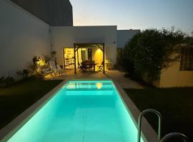 Luxueuse maison en bord de mer, Hotel in Raoued