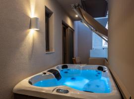 Devina Residence 2025 , Luxury City Jacuzzi Apartment, vila ve městě Chania