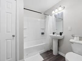 Modern Highland Park 2BR 2BA Stay