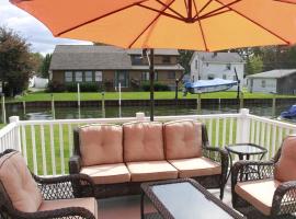 Inglewood Haven and Toys Sleeps 12, Hotel in Perch Point