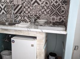 Independent Mini Loft Room 5 minutes from Poliforum, hotelli kohteessa Sofía