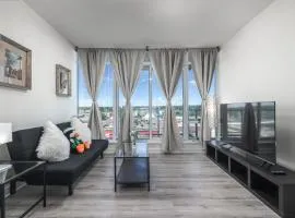 Calgary cozy pet & family friendly condo by Transit, free Parking & Gym