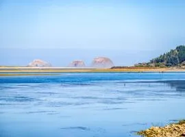 Happy Camp Beachfront Cabin